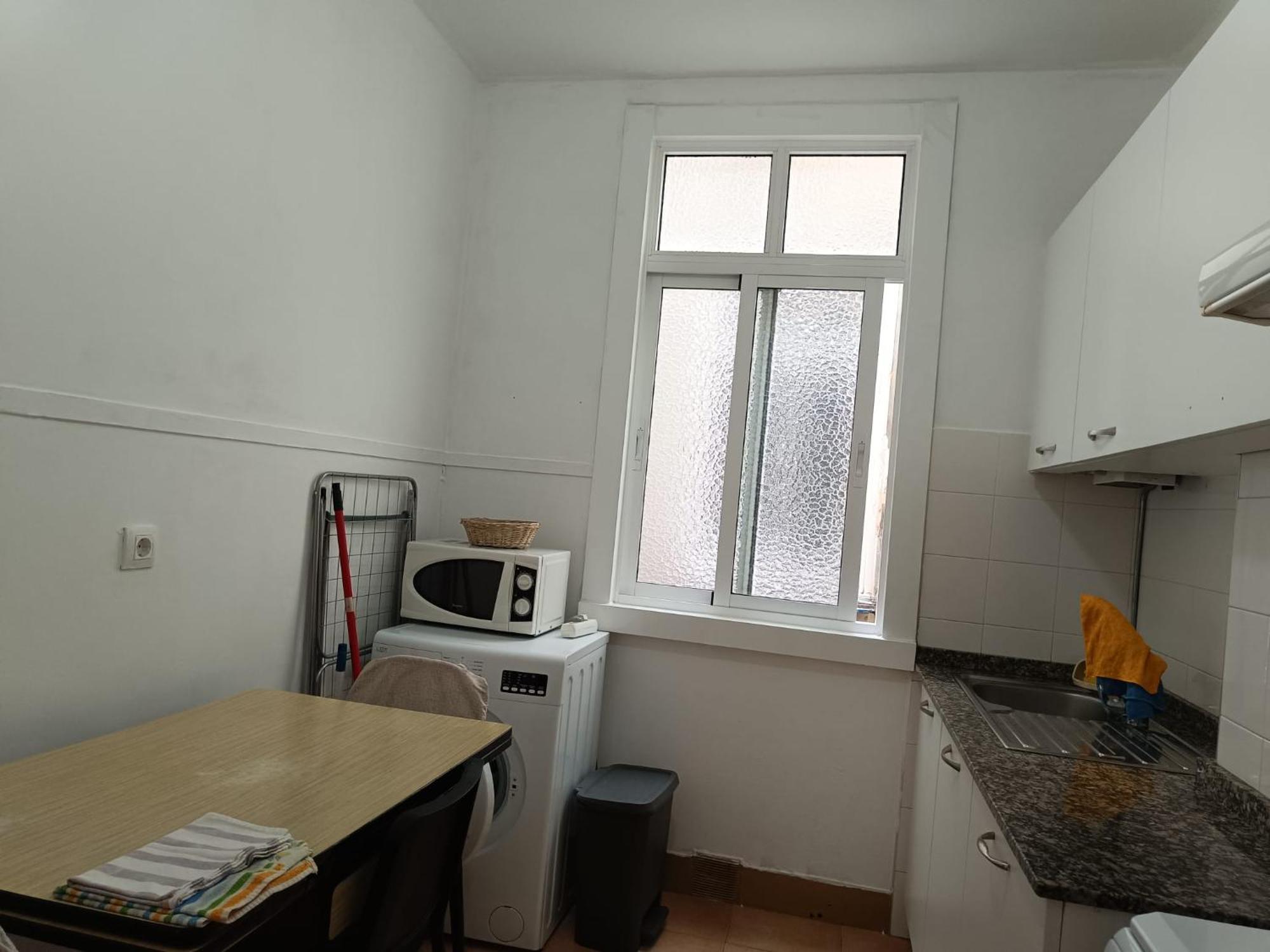 Piso Antiguo, Muebles Viejos, Muy Sencillo, Alquilado En Invierno A Estudiantes, Sin Ascensor, Cocina Antigua A Gas, Edificio Muy Antiguo Apartment A Coruna Ngoại thất bức ảnh