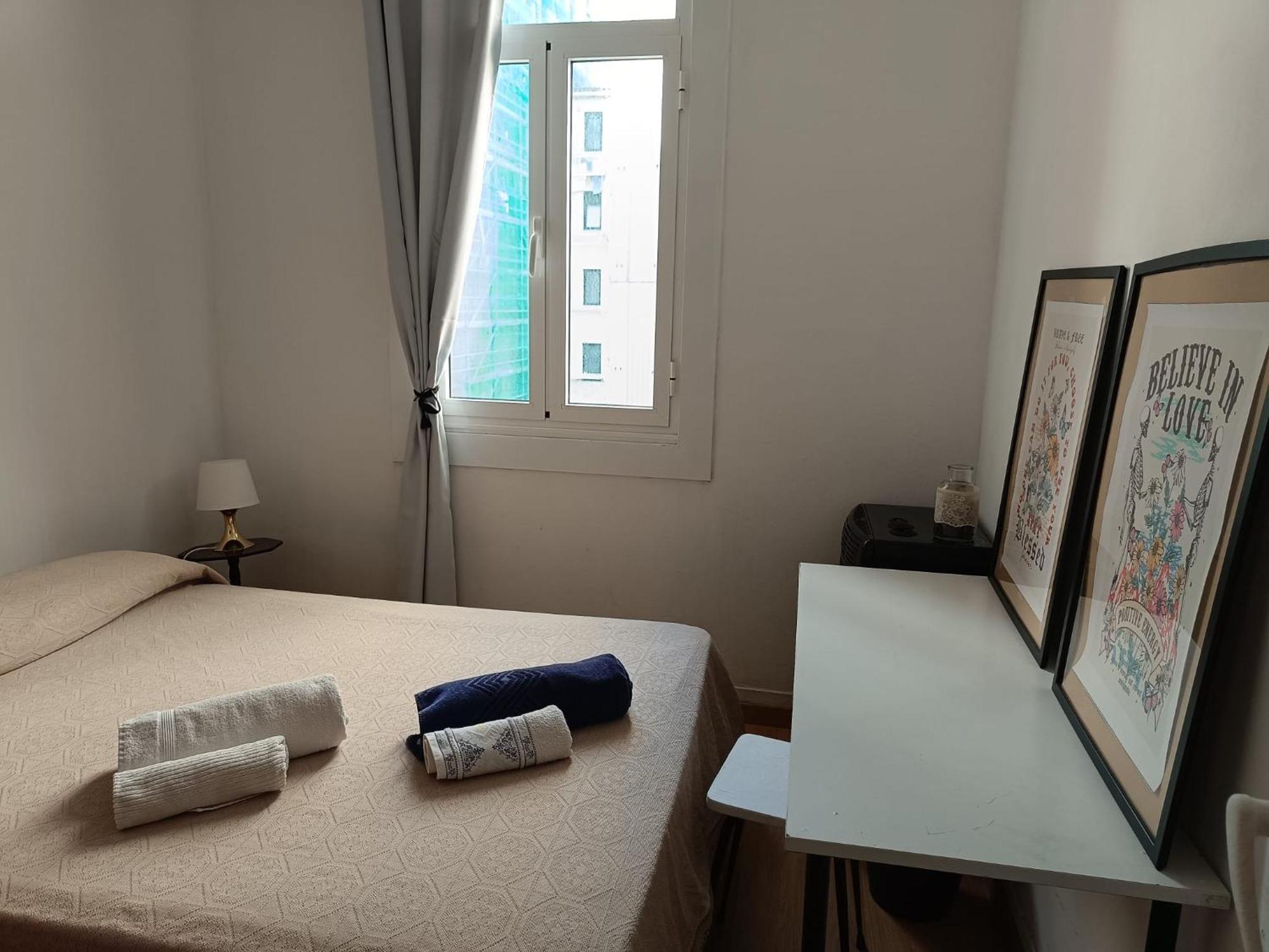 Piso Antiguo, Muebles Viejos, Muy Sencillo, Alquilado En Invierno A Estudiantes, Sin Ascensor, Cocina Antigua A Gas, Edificio Muy Antiguo Apartment A Coruna Ngoại thất bức ảnh